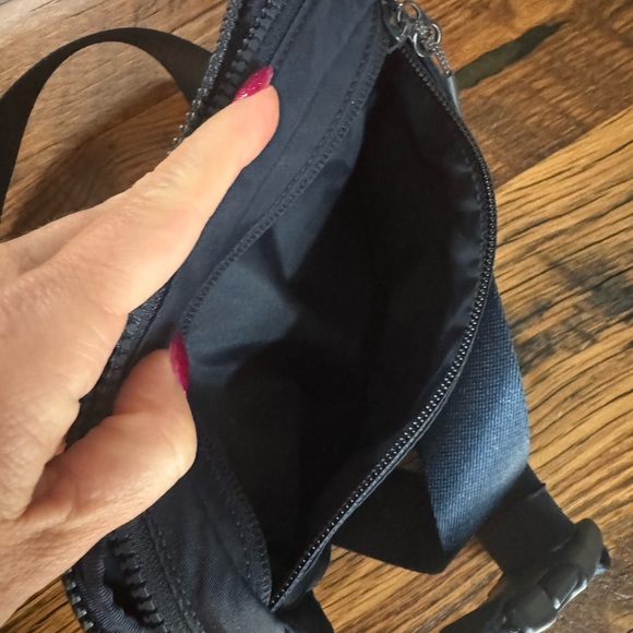 lululemon athletica Navy Blue 2L Everywhere Belt Bag - Picture 3 of 3